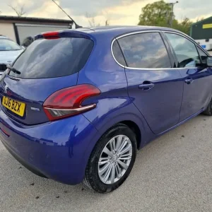 2016 Peugeot 208 1.6 BlueHDi Allure Hatchback - Image 5