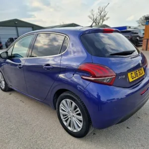 2016 Peugeot 208 1.6 BlueHDi Allure Hatchback - Image 7