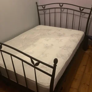 Metal frame double bed - Image 4