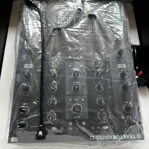 Native Instruments Traktor Kontrol Z2 DJ Mixer - Image 2