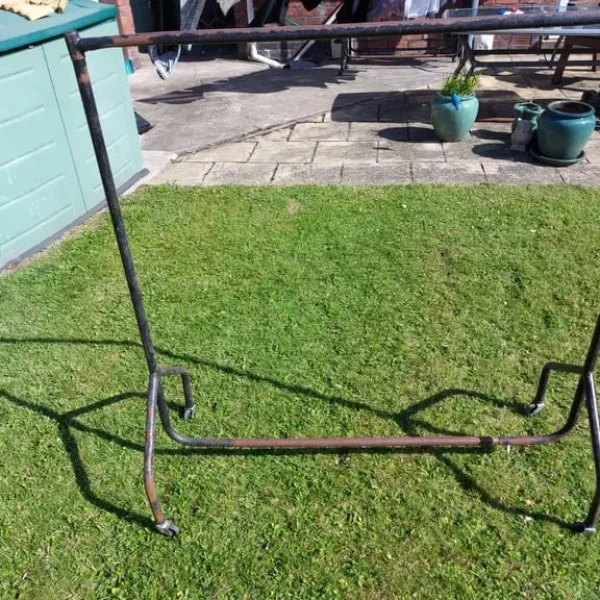 Clothes rail