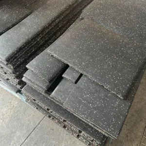 26 gym mats 1000x500mm with fixings and cuttings - Image 3