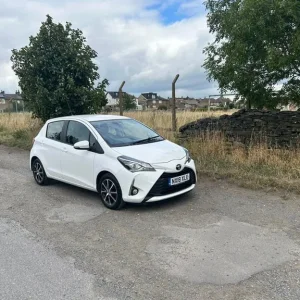 2018 Toyota Yaris 1.5 Manual Hatchback - Image 2