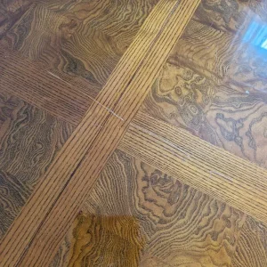 solid wood dining table and 6 chairs - Image 2