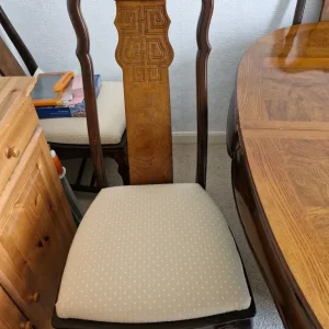 solid wood dining table and 6 chairs - Image 6