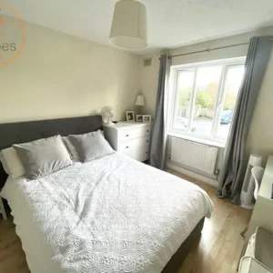 1 bedroom flat in Dolphin Court, Churchdown, Tewkesbury - Image 2