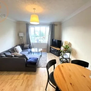 1 bedroom flat in Dolphin Court, Churchdown, Tewkesbury - Image 5