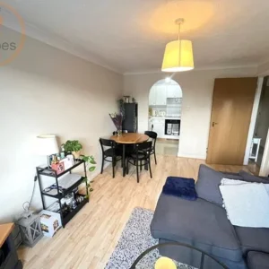 1 bedroom flat in Dolphin Court, Churchdown, Tewkesbury - Image 6