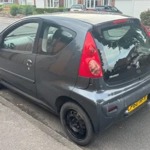 Peugeot 107 108k miles 3-door hatchback 2011 manual - Image 3