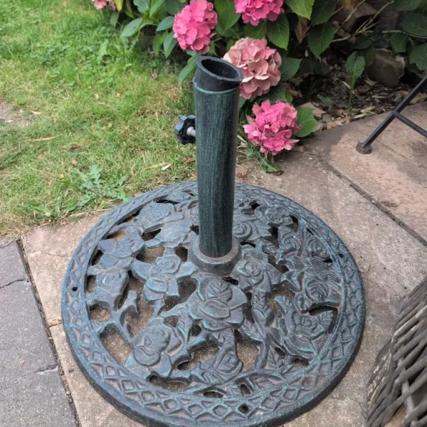 Cast iron parasol base