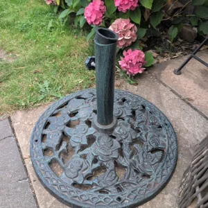 Cast iron parasol base