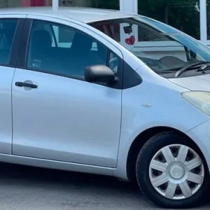 2006 Toyota Yaris 1.0L Manual Hatchback - Image 3