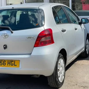 2006 Toyota Yaris 1.0L Manual Hatchback - Image 8