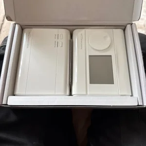 Wireless room thermostat