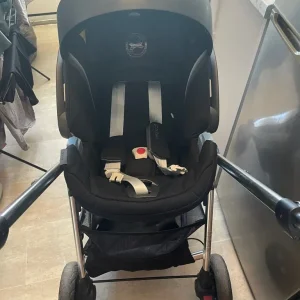 Mamas and papas pram - Image 3