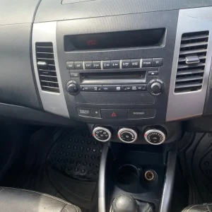 2007 Mitsubishi Outlander Estate Manual Diesel - Image 2