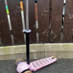 Pink 3 wheeler scooter