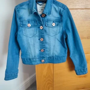 Girls age 5 denim jacket - Image 4