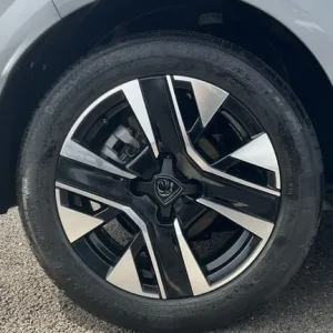 2025 Peugeot 208 1.2 PureTech 100 Allure 5-door Hatchback - Image 7