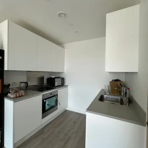 Bright Double Room in a Modern 21-Floor Building - Image 3