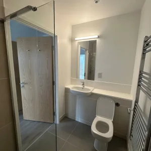 Bright Double Room in a Modern 21-Floor Building - Image 4