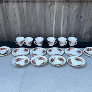 Vintage Gainsborough Bone China dinner set x18 - Image 2