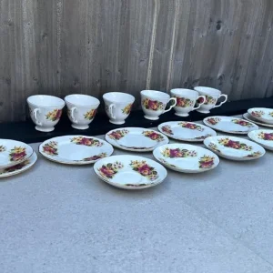 Vintage Gainsborough Bone China dinner set x18