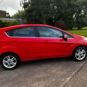 2014 Ford Fiesta 1.3 Zetec 5-door - Image 8