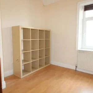 3 Bedroom Terraced House With Kitchen, Lounge, and Bathrooms - Image 7