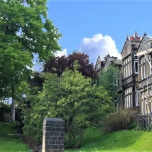 3 Bedroom Terraced House With Kitchen, Lounge, and Bathrooms