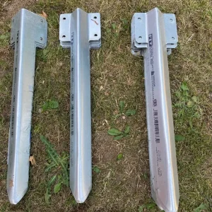 Sleeper brackets with spike