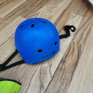 Childrens helmet and protective gear - Image 2