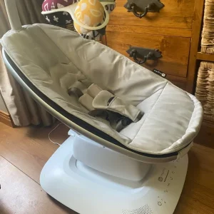 4MOMS mamaroo baby swing - Image 2
