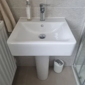 Bathroom Suite 1 Year Old - Image 2