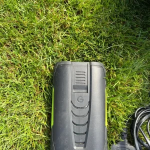 Gtech CLM50 electric cordless lawnmower - Image 2