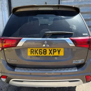 2019 Mitsubishi Outlander Hybrid – Damaged but Starts and Drives, 18" Alloys, Black Interior - Image 2