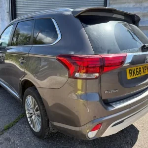 2019 Mitsubishi Outlander Hybrid – Damaged but Starts and Drives, 18" Alloys, Black Interior - Image 3