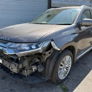 2019 Mitsubishi Outlander Hybrid – Damaged but Starts and Drives, 18" Alloys, Black Interior - Image 4