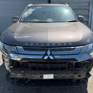 2019 Mitsubishi Outlander Hybrid – Damaged but Starts and Drives, 18" Alloys, Black Interior - Image 5