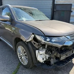 2019 Mitsubishi Outlander Hybrid – Damaged but Starts and Drives, 18" Alloys, Black Interior - Image 6