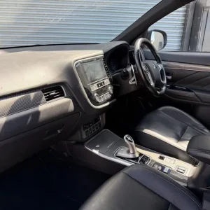 2019 Mitsubishi Outlander Hybrid – Damaged but Starts and Drives, 18" Alloys, Black Interior - Image 7