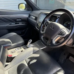 2019 Mitsubishi Outlander Hybrid – Damaged but Starts and Drives, 18" Alloys, Black Interior - Image 8
