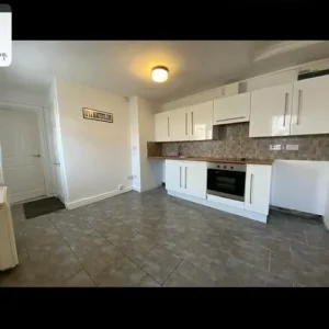 2 bedroom apartment - Image 2