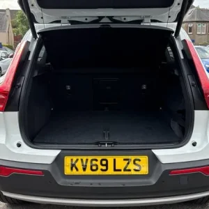 2019 Volvo XC40 Diesel Estate AWD - Image 4