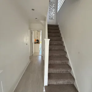 5-bedroom house with off-street parking and garden - Image 8