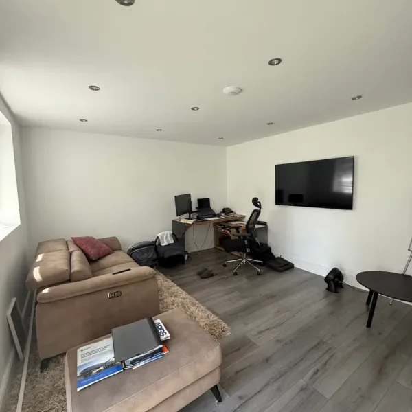 5-bedroom house with off-street parking and garden