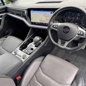 2019 Volkswagen Touareg V6 R-LINE TECH TDI 286 BHP SUV Diesel Automatic - Image 6
