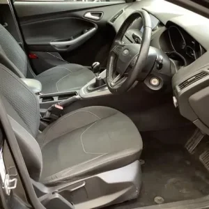 2016 Ford Focus 1.0T EcoBoost Zetec Euro 6 5-door hatchback manual - Image 4
