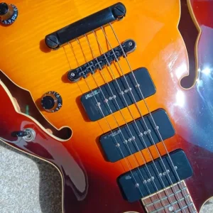 Vintage AV3P electric guitar - Image 3