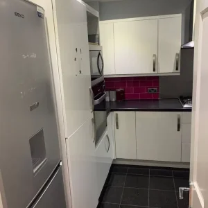 4-bedroom flat in Shadwell - Image 3